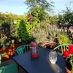 Гостевой дом Guestrooms, Rooftop With Garden, Spacious Living Room, Character And Fireplace