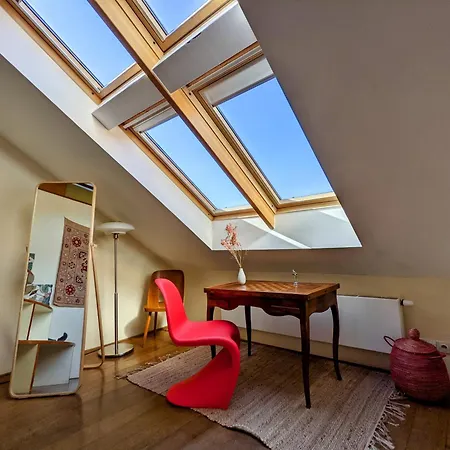 Maison d'hôtes Guestrooms, Rooftop With Garden, Spacious Living Room, Character And Fireplace Prague