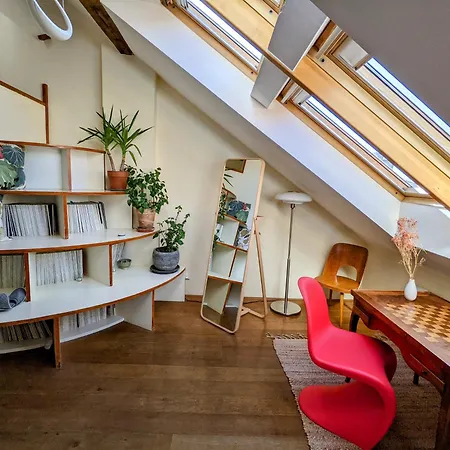 Guestrooms, Rooftop With Garden, Spacious Living Room, Character And Fireplace Praga