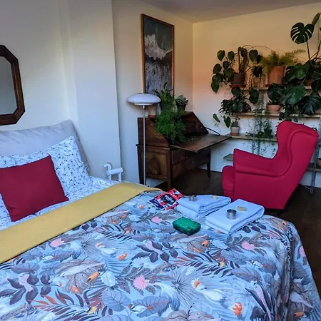 Guestrooms, Rooftop With Garden, Spacious Living Room, Character And Fireplace * Prague
