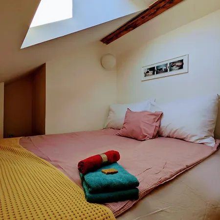 Guestrooms, Rooftop With Garden, Spacious Living Room, Character And Fireplace Prague