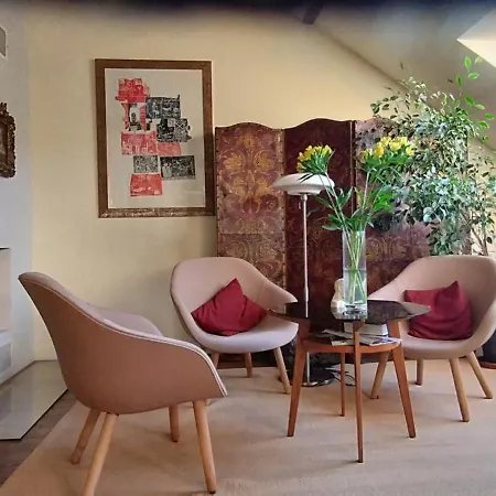 Guestrooms, Rooftop With Garden, Spacious Living Room, Character And Fireplace * Prague