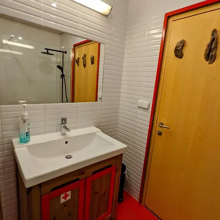 Guestrooms, Rooftop With Garden, Spacious Living Room, Character And Fireplace * Prague